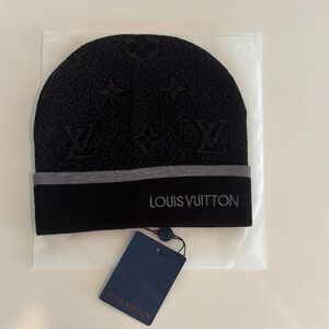 Lv beanie never worn